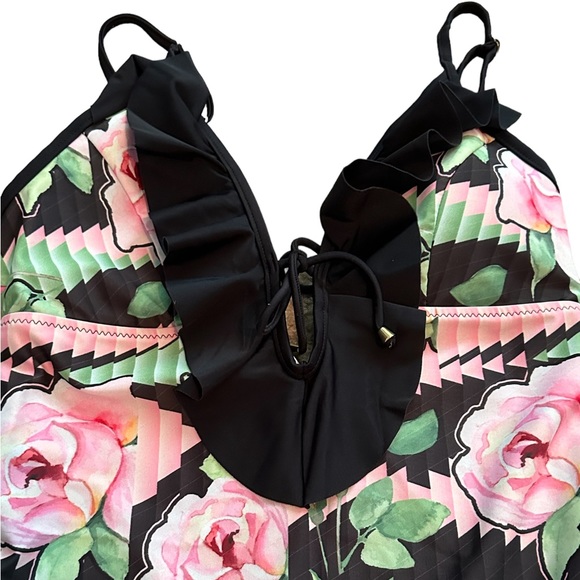 ModCloth Ruffle Floral One Piece Swimsuit Size Large NWOT - Picture 4 of 7